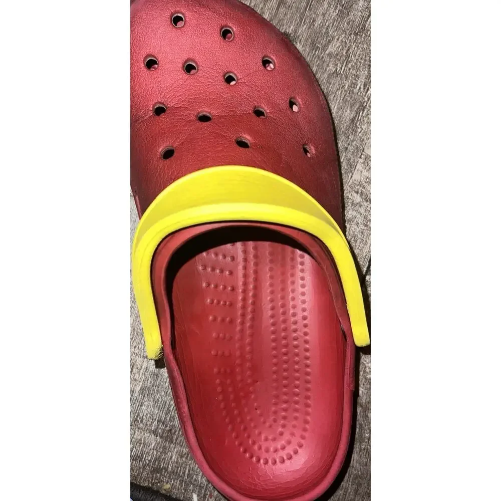 Crocs Classic Shoe Size 10.5 Red - Picture 13 of 13